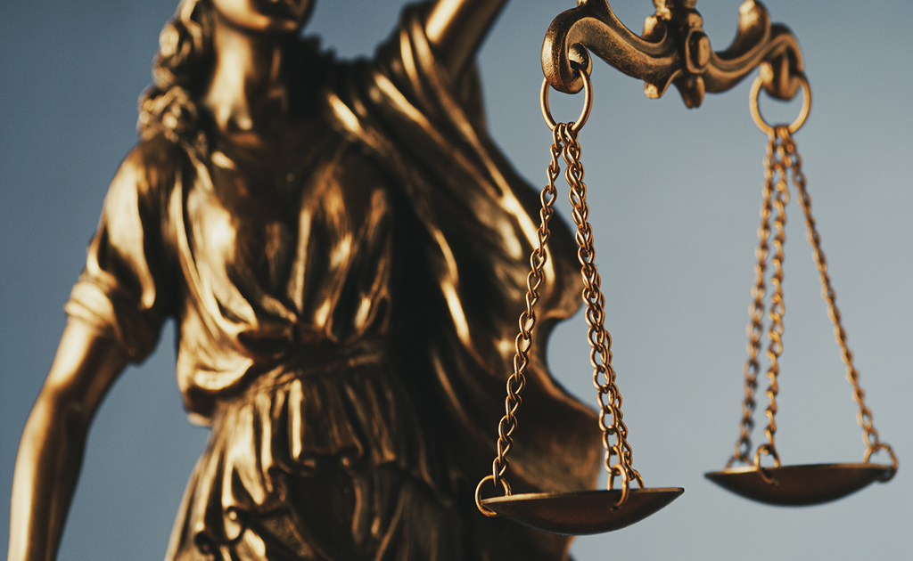 Relacions entre jutges fiscals i advocats